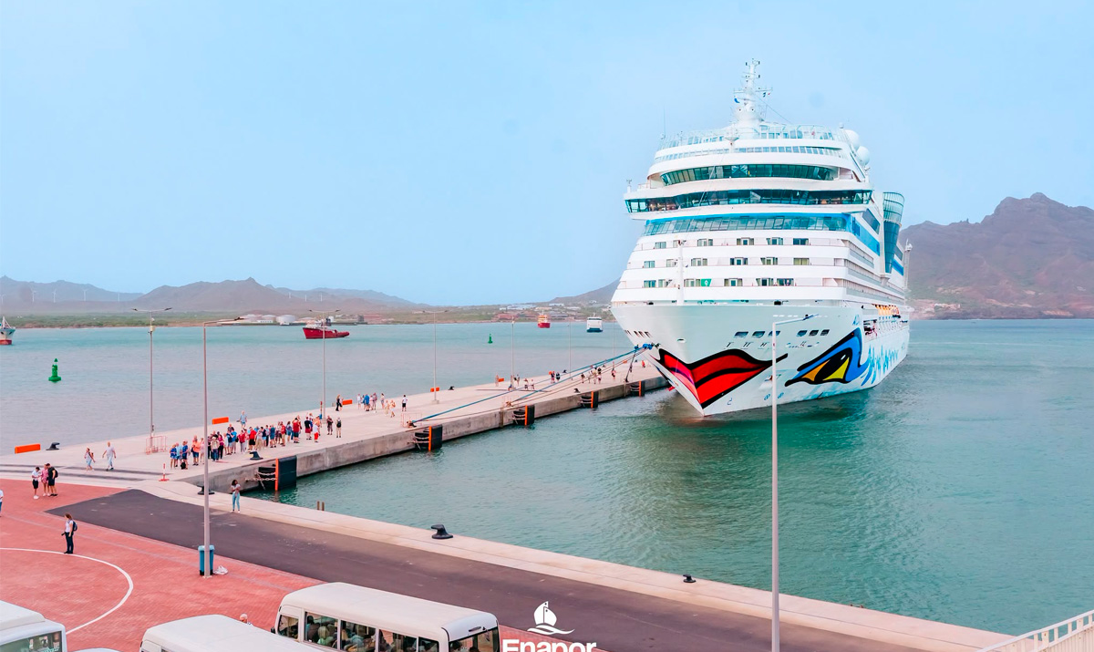Navio AIDAsol abre temporada de escalas no terminal de cruzeiros do Porto Grande do Mindelo