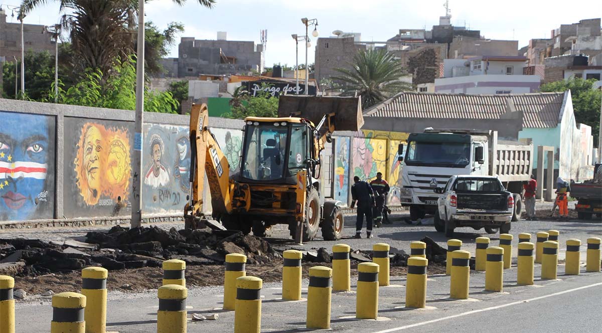 CMSV inicia asfaltagem na Praça Estrela para melhorar circulação no Mindelo